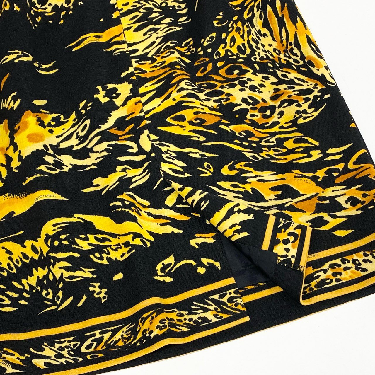 3k19 LEONARD FASHION レオナール タイトスカート ひざ丈スカート 総柄プリント レディース 女性用 63－90 ブラック イエロー ウール100％u02t