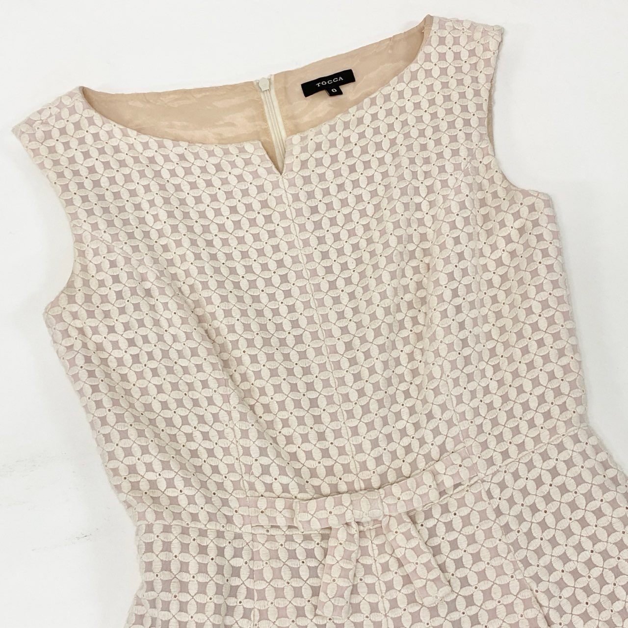 47k5 TOCCA トッカ CLOVER クローバードレス ノースリーブワンピース 総柄 刺繍 ウエストリボン レディース 女性用 OPTOYM0250 0 ピンク オフホワイトo07t