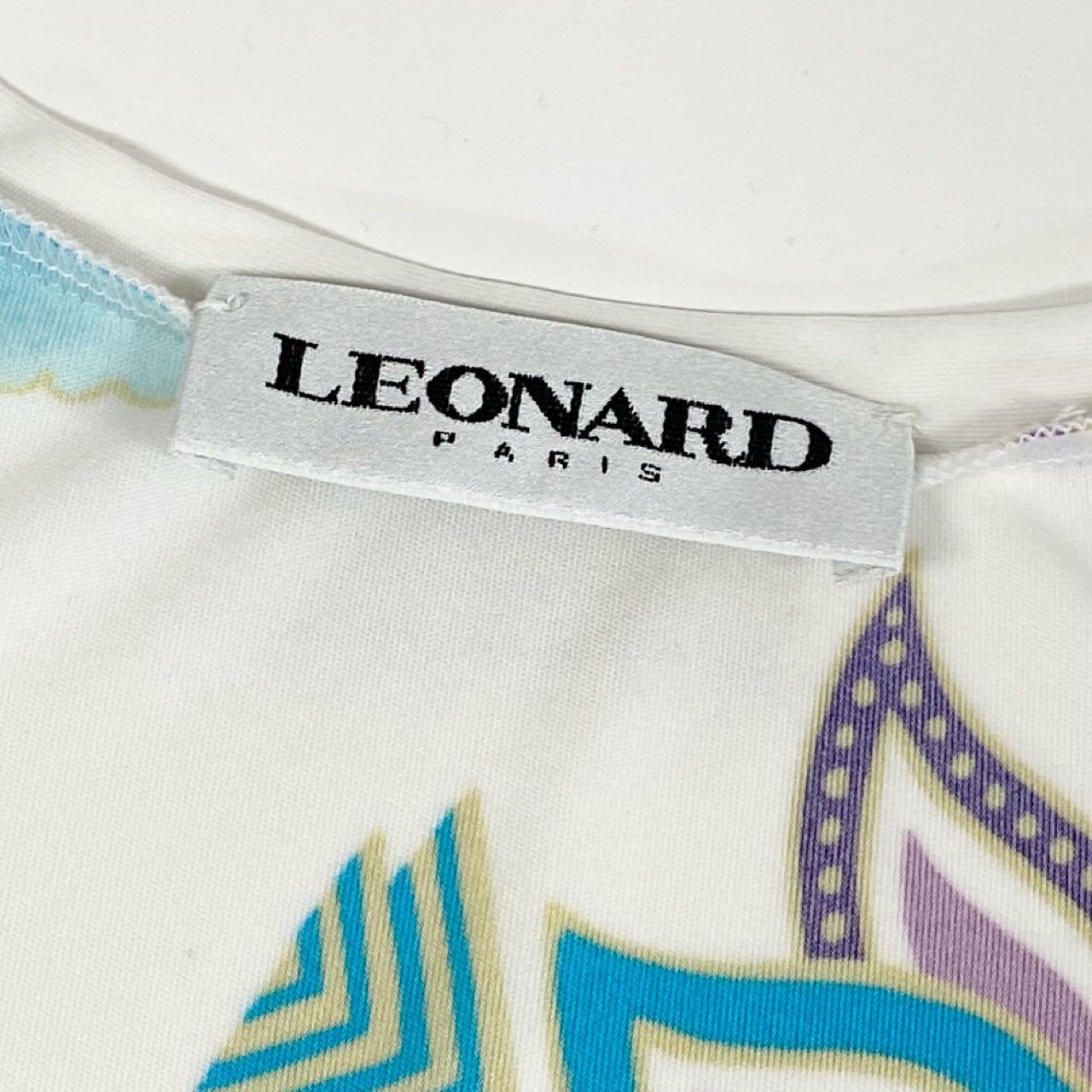 68d13 LEONARD PARIS レオナール 膝丈ワンピース ショートスリーブ 半袖 美しい花柄プリント ストレッチ イタリア製 サイズ36 ホワイト ナイロン100％ レディース 女性用u02t