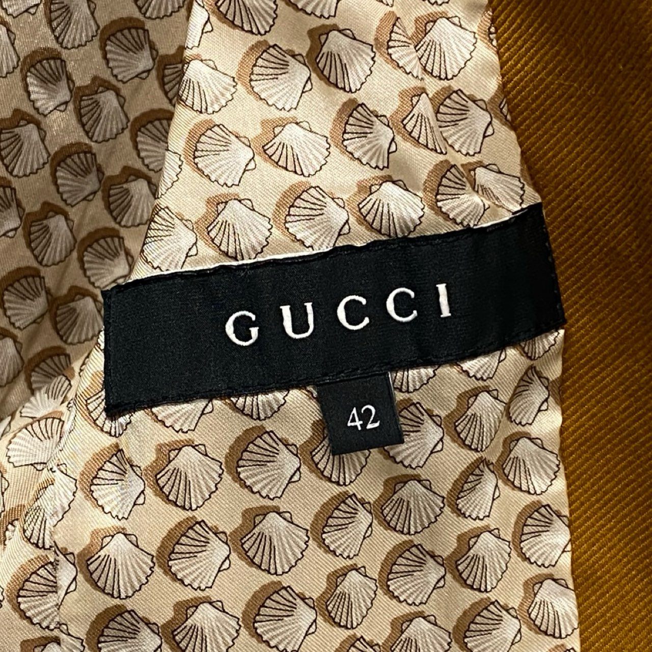 85a28 GUCCI グッチ テーラードジャケット ブレザー アウター 裏地 貝殻柄 42サイズ キャメル レディース 女性用u02t