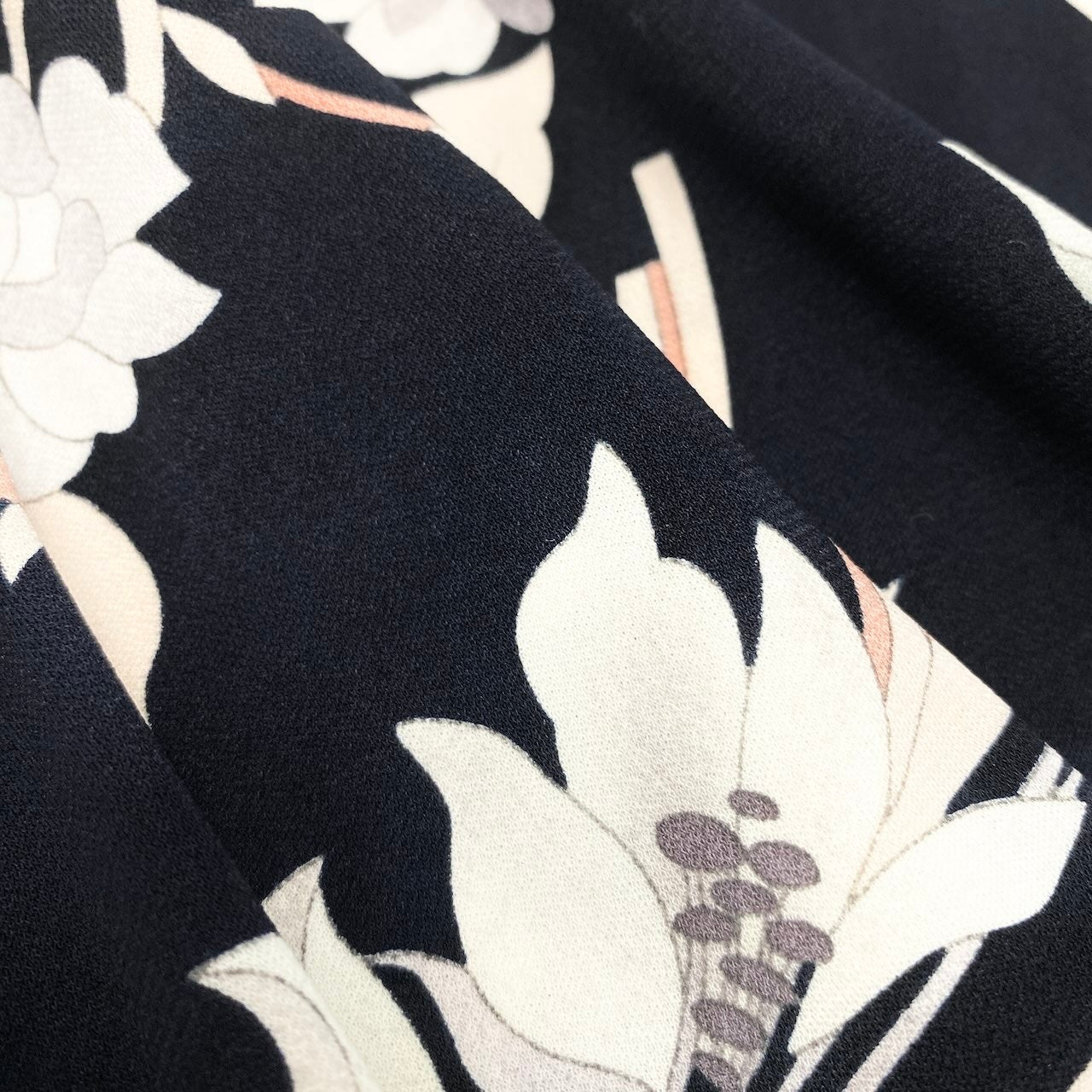 13e8 LEONARD FASHION レオナール ロングスリーブワンピース  美しい花柄プリント カンカン素材 ウエスト切替 0160223 サイズ36 ブラック レディース 女性用u02t