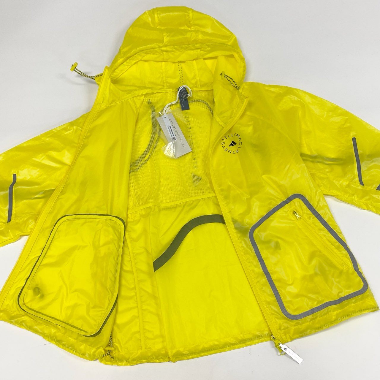 78i10《未使用品》タグ付 adidas by Stella McCartney アディダス ステラマッカートニー TruePace ランニングジャケット ロゴプリント 軽量 リフレクター HS8197 Mサイズ イエロー レディースo07t