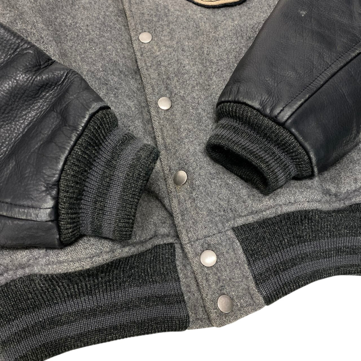 7j19 MEN’S BIGI メンズビギ レザー切替 ワッペン スタジャン サイズM グレー ブラック 刺繍 Vintage ヴィンテージt18r