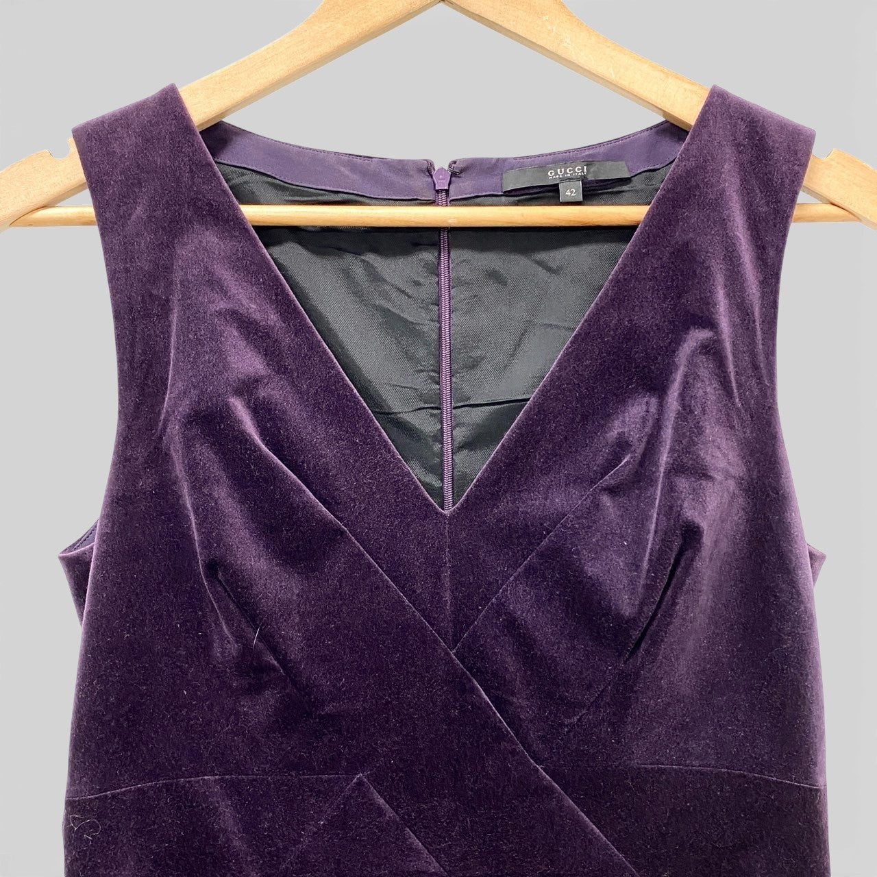 19b13 【美品】GUCCI グッチ ベロアノースリーブドレスワンピース Vネック 膝丈ワンピース 42サイズ パープル レディース 女性用u02t