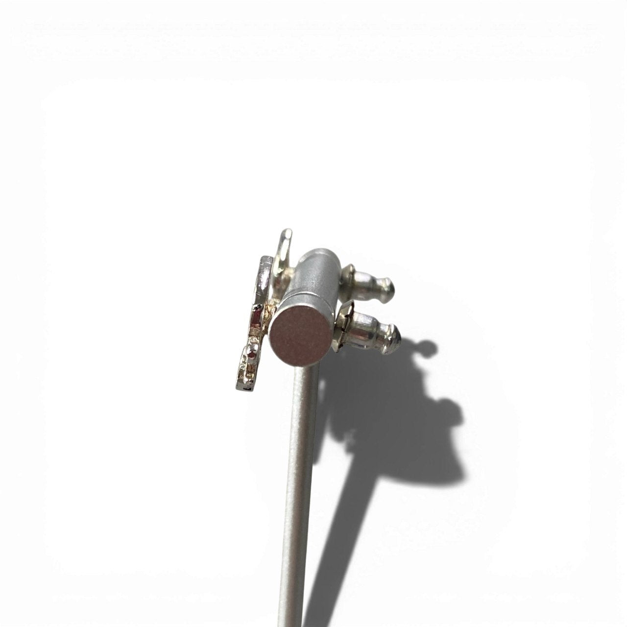 c4 Christian Dior クリスチャンディオール ロゴデザイン ピアス 両耳 シルバー Logo Pierced Earringst18r