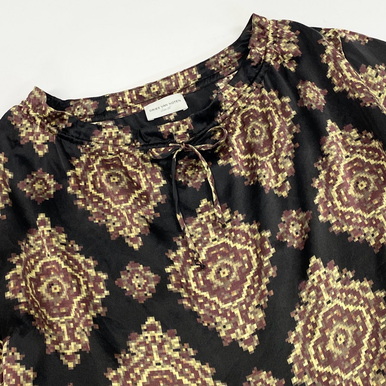 77j28 DRIES VAN NOTEN ドリスヴァンノッテン 半袖カットソー ブラウス シルク100％ 総柄 36サイズ マルチカラー レディースu02t