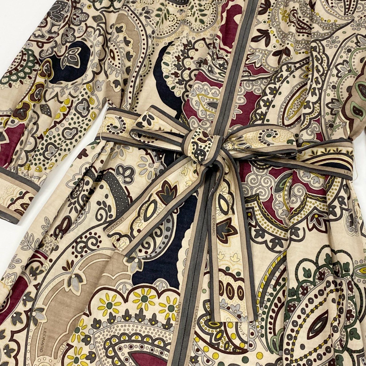 49L9 【美品】LEONARD レオナール 長袖ワンピース 膝丈ワンピース 総柄 ウエストリボン  Mサイズ マルチカラー レディースo07t