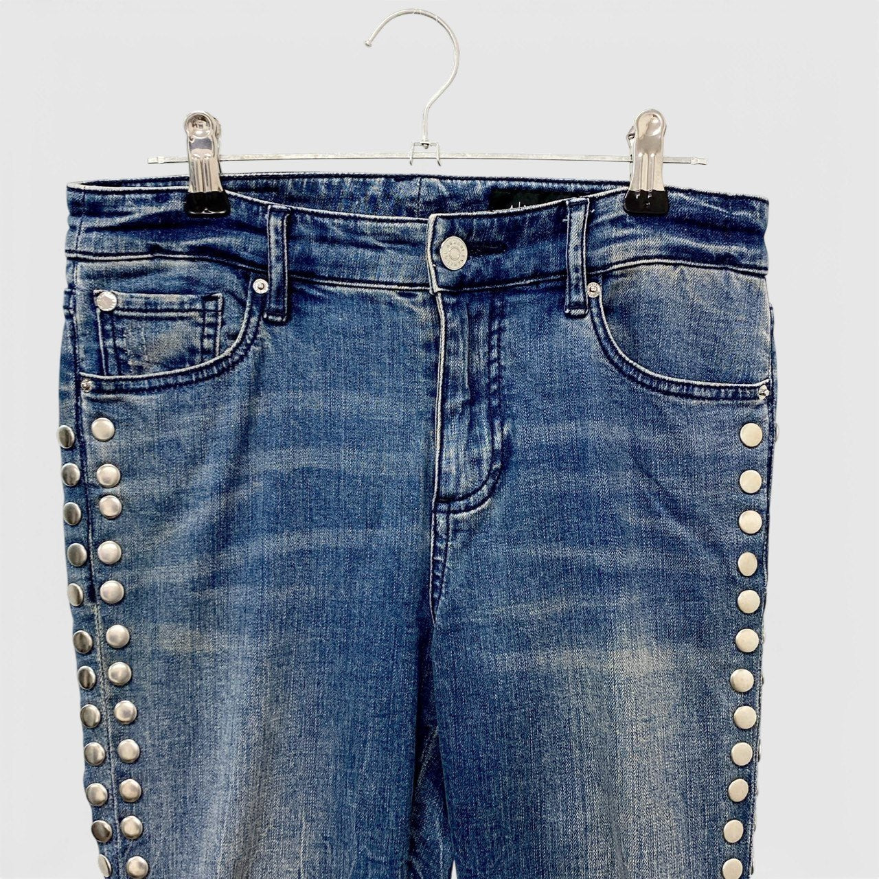 84b17 ARMANI EXCHANGE アルマーニエクスチェンジ クロップドスキニーデニムパンツ カットオフ ジーンズ ボトムス スタッズ 26 インディゴ コットンo07t