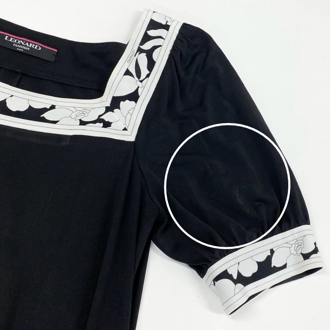 36a7 LEONARD レオナール 半袖ワンピース 膝丈ワンピース スクエアネック 美しい花柄プリント カンカン素材 Lサイズ ブラック ホワイト レディースu02t