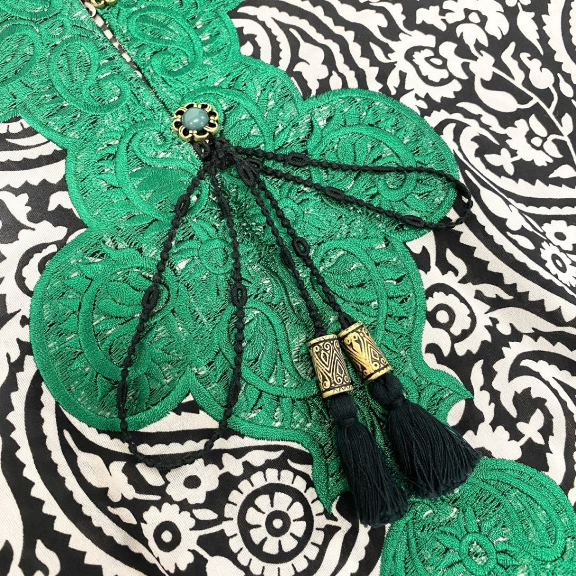 44k28 TOKUKO 1er VOL トクコプルミエヴォル ポンチョ 伸縮ストレッチ ペイズリー柄 総柄 フロント刺繍 レース装飾 レディース トップス 9 マルチカラーu02t