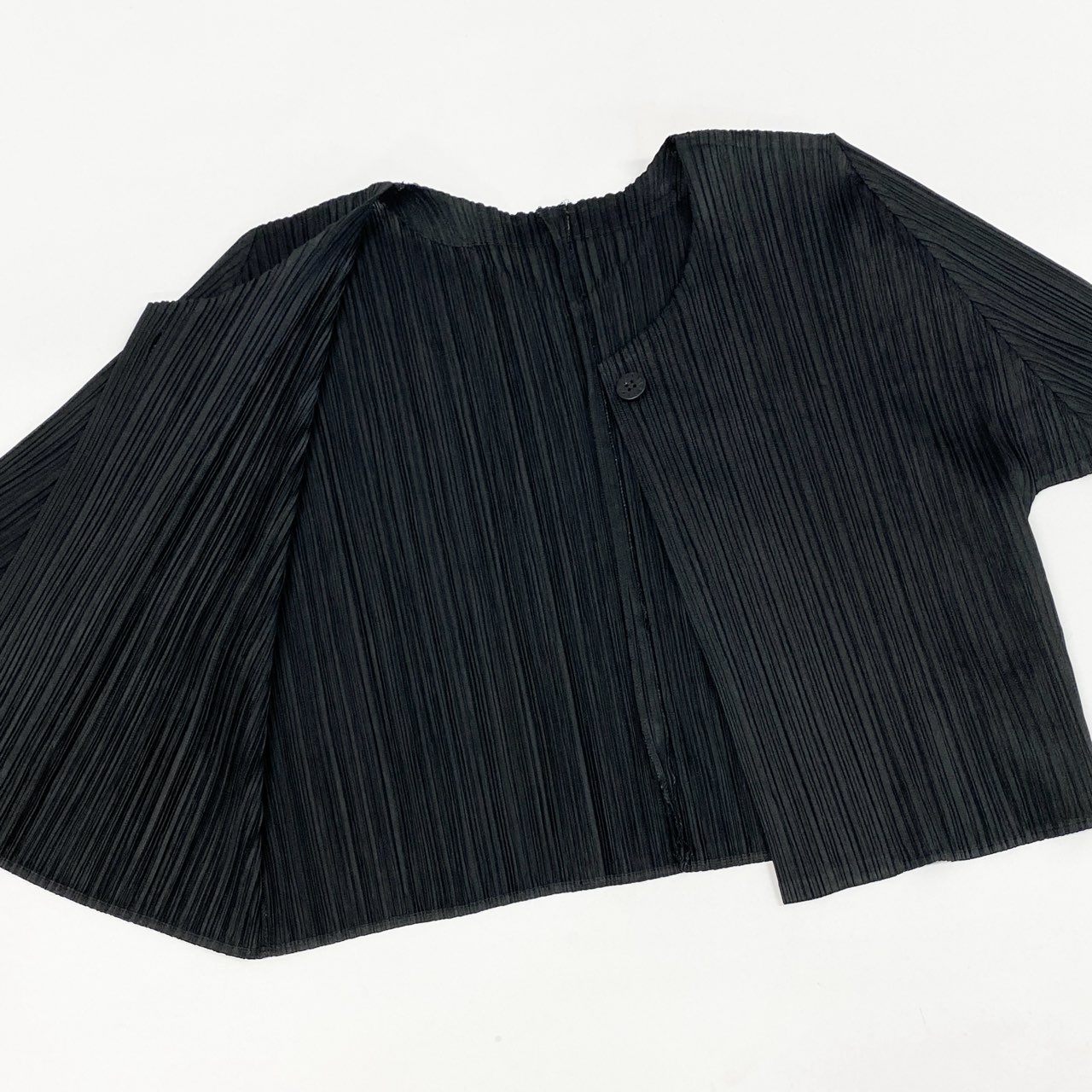 26a26 PLEATS PLEASE プリーツプリーズ イッセイミヤケ 薄手カーディガン プリーツ ショート丈  PP11-J0853 4 ブラック レディース 女性用o07t