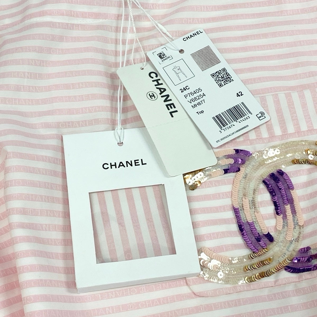 Ce29 《未使用品》 定価60万 CHANEL シャネル 24C ココマーク スパンコール ボーダーシャツ 24C Coco Rose Blanc Blouse Top P76405 42 ピンク タグ付t18r