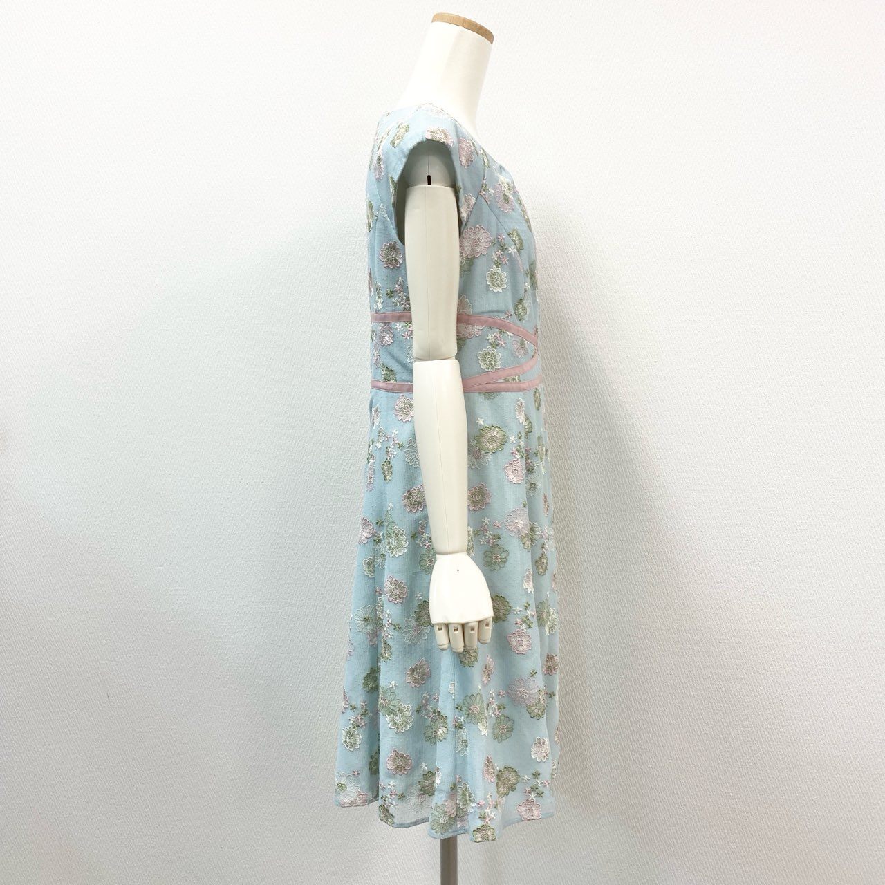 45j10 TOCCA トッカ フラワー刺繍 フレアワンピース フレンチスリーブワンピース 花柄 レース レディース 女性用 6 ライトブルーu02t