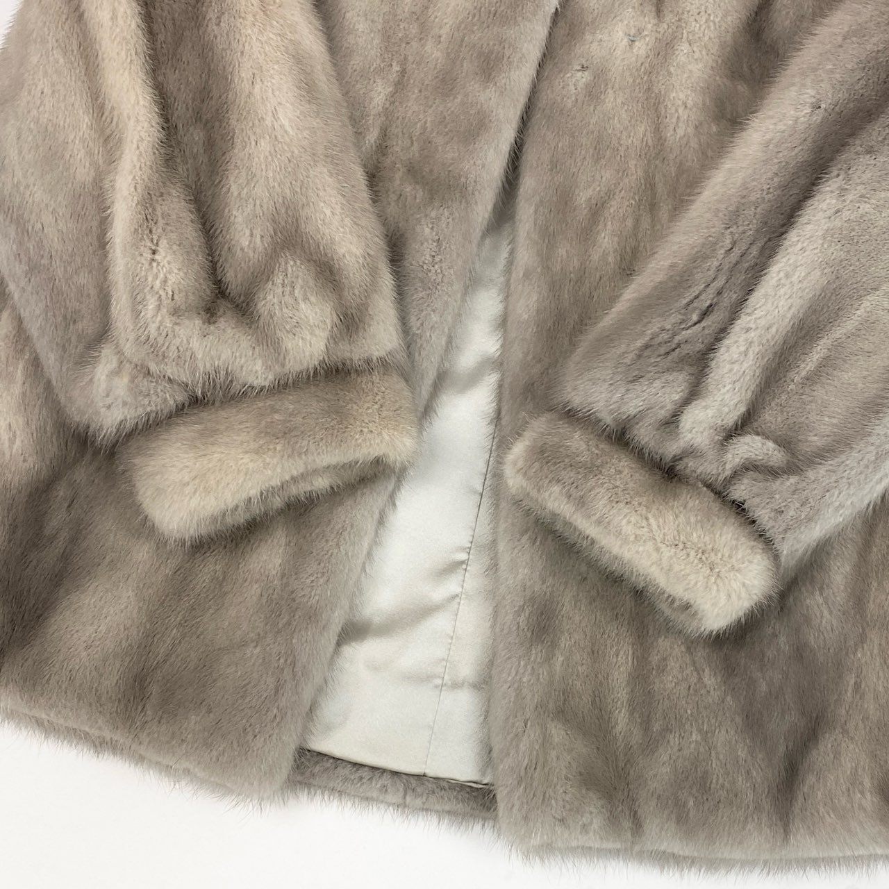 26L5 MUTUS SAGA MINK サガミンク 銀サガ サファイアミンク ファーコート サイズ9号 シルバーグレー 最高級本毛皮 MINK FUR ポケット有t18r