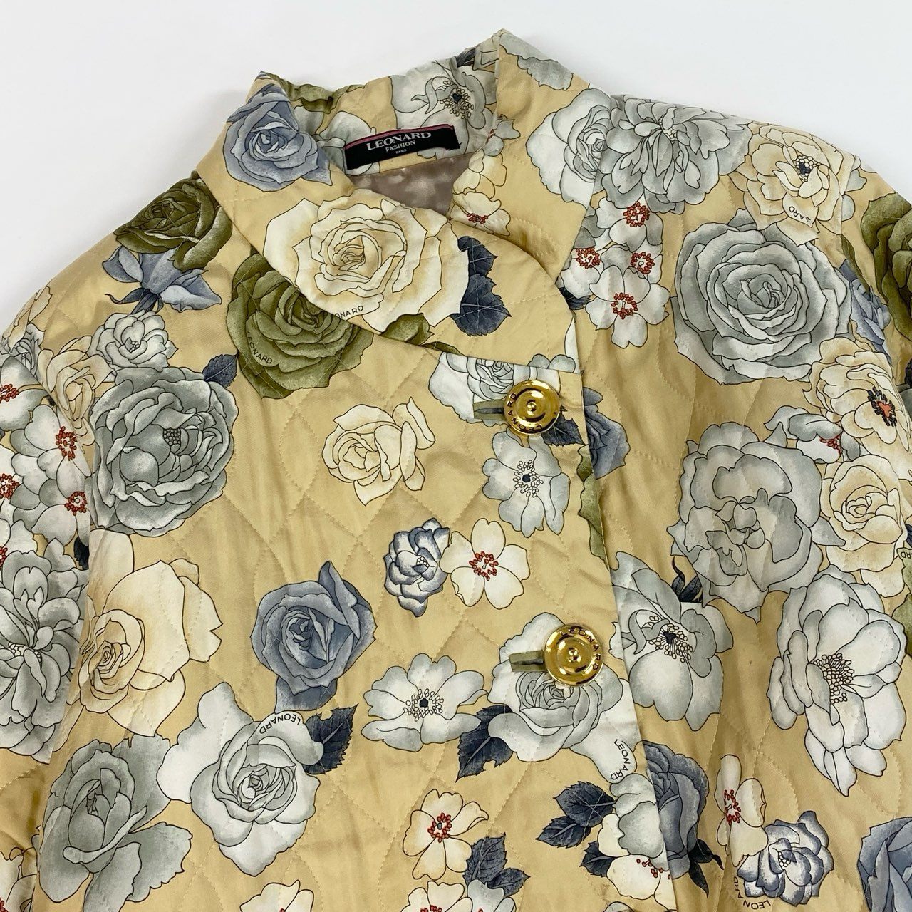 53a19 LEONARD FASHION レオナール キルティングコート ロングジャケットコート 中綿 美しい花柄プリント 金ボタン シルク100％ レディース 女性用 9AR ベージュ系u02t