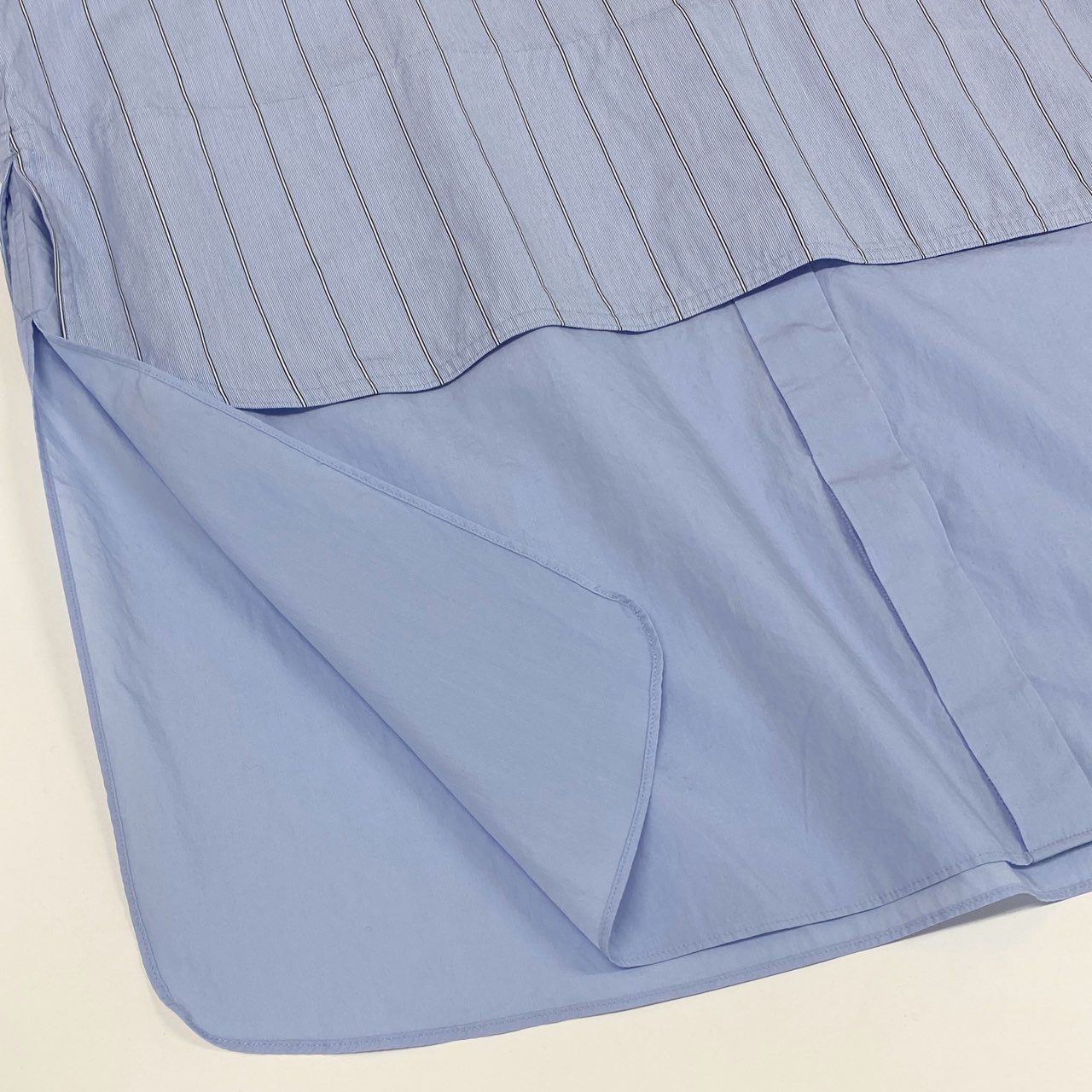 54g10 《美品》定価￥64.900 Drawer ドゥロワー 24SS レイヤーノーカラーブラウス 36 ブルー 日本製 シャツ ストライプ柄