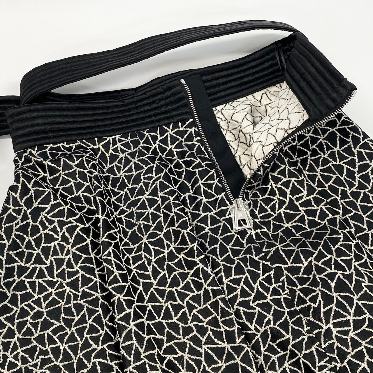 Id23  【未使用保管品】 LOUIS VUITTON × Yayoi Kusama ルイヴィトン 草間彌生 フラワースカート ベルト付フレアスカート サイズ36 ブラック レディース 女性用o07t