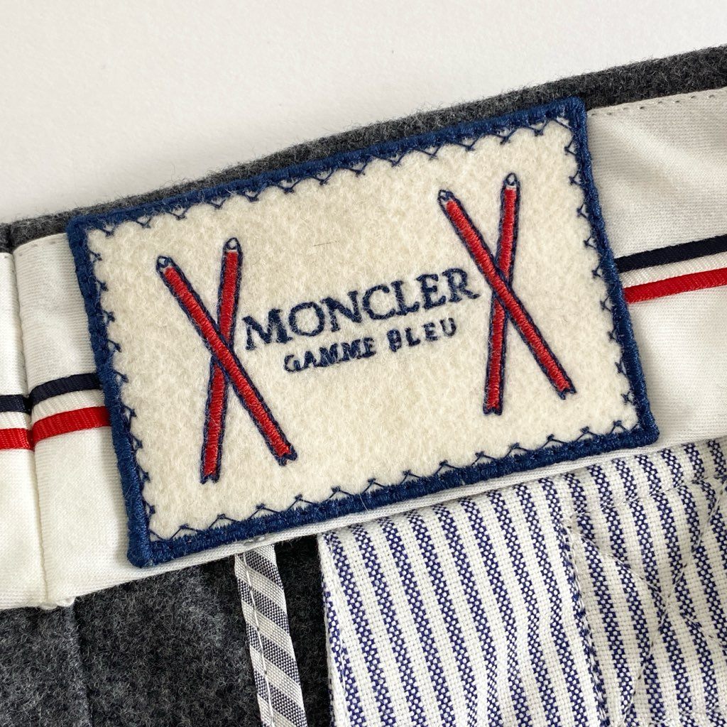 54h23 MONCLER GAMME BLUE モンクレール ガムブルー ロゴワッペン付き トリコロール ウールスラックス ベルトレスパンツ トラウザー サイズ1 グレー メンズ 男性用 ボトム