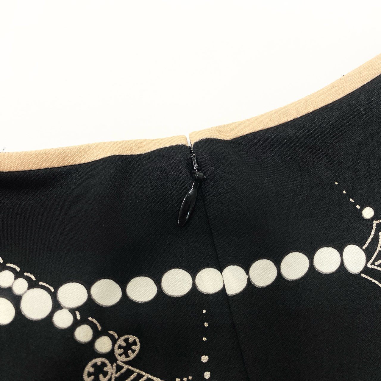 31b6 【美品】LEONARD レオナール 五分袖ロングワンピース 美しい花柄プリント 総柄 0320320 40サイズ ブラック カンカン素材 レディース 女性用u02t