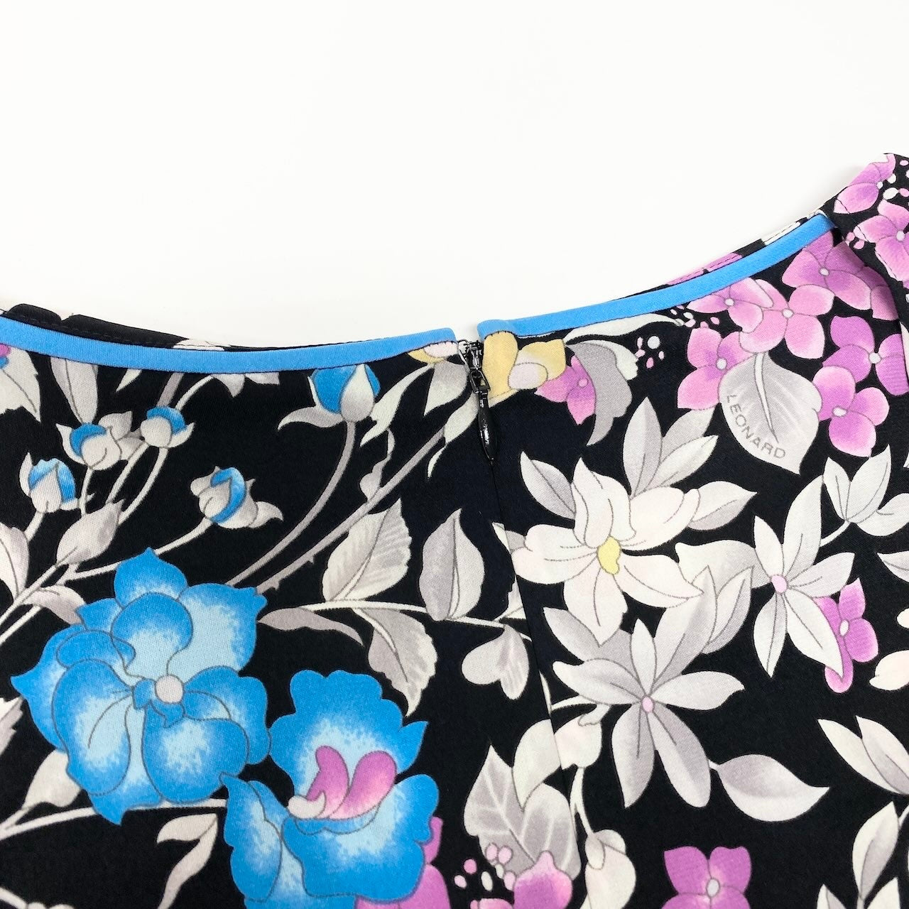 15d12 【美品】 LEONARD FASHION レオナール 膝丈ワンピース 美しい花柄プリント カンカン素材 日本製 サイズ42 ブラック レディース 女性用u02t