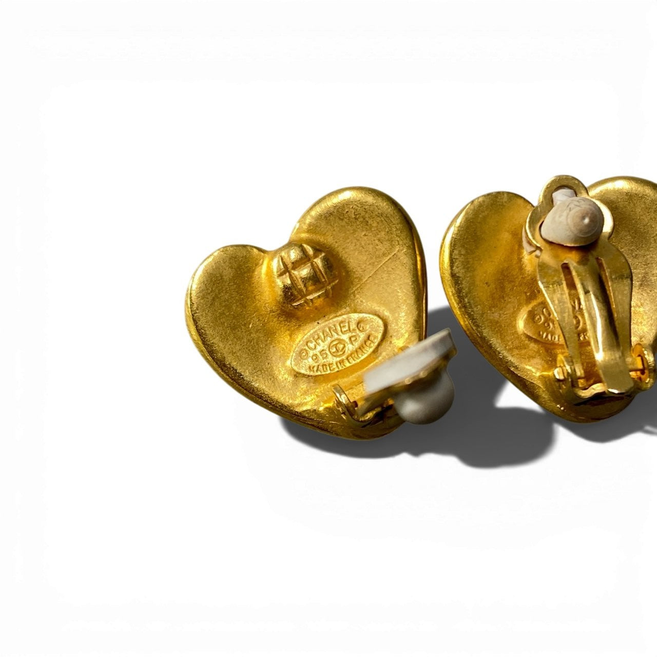 b5 Vintage Chanel 1990 Heart Design Coco Mark Earringta1