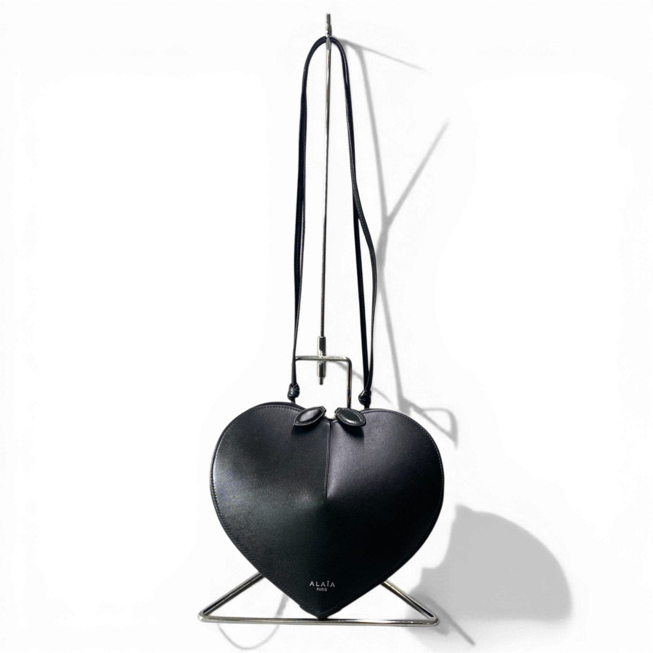 c23 【美品】ALAIA アライア ハート ル クールショルダーバッグ レディース ブラック レザー レディース バッグk02i