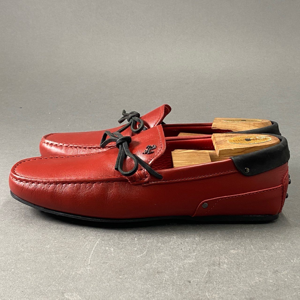 2f12 《極美品》 TOD'S トッズ × Ferrari フェラーリ ドライビングシューズ 7 1/2 レッド レザー イタリア製 メタルホース スリッポン ローファー