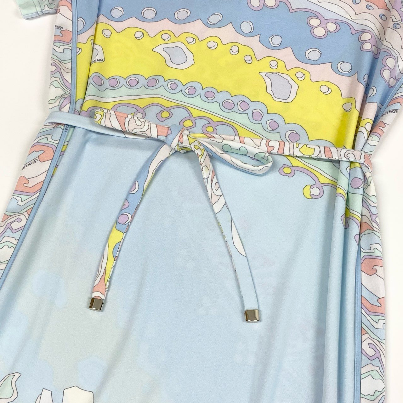 60d13 LEONARD PARIS レオナール 半袖ワンピース 膝丈ワンピース Vネック ストレッチ イタリア製 サイズ36 パステルカラー マルチカラー ナイロン100％ レディース 女性用u02t