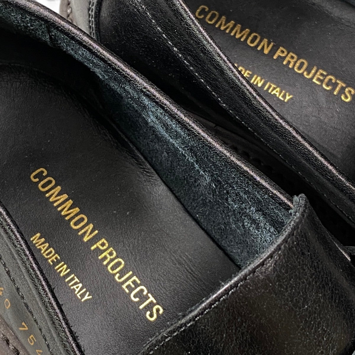 2g8【美品】COMMON PROJECTS コモンプロジェクト レザーコインローファー レザー シューズ 2379 7547 40サイズ ブラック レザー メンズ 男性用o07t