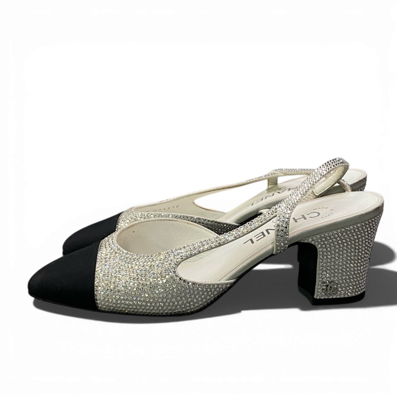 b13《美品》 CHANEL シャネル スリングバック ラインストーン ココマーク ヒールパンプス G31318 38 シルバー ブラック レディースta1