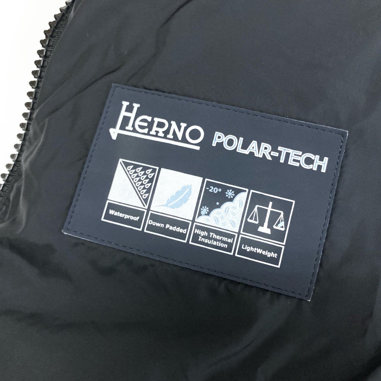 26i30 HERNO ヘルノ ダウンジャケット ダウンコート アウター ハイネック PI0664D-12004-9389 42サイズ ブラック レディースo07t