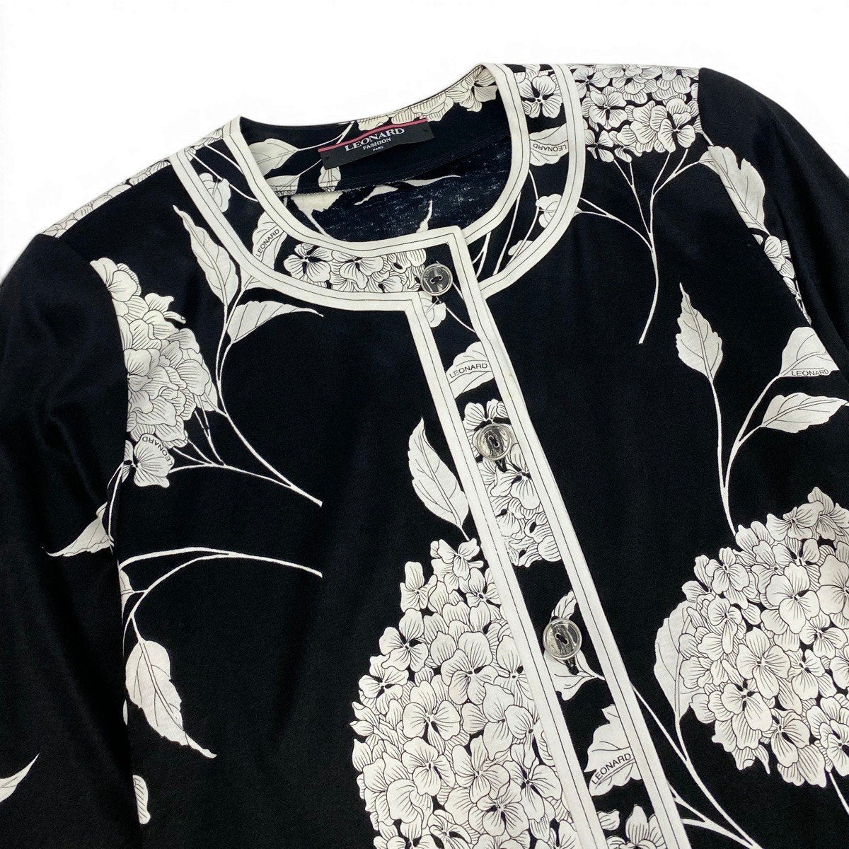 9f5 LEONARD FASHION レオナール ノーカラージャケット 薄手 花柄プリント クリアボタン サイズM ブラック ホワイト コットン100％ レディース 女性服u02t