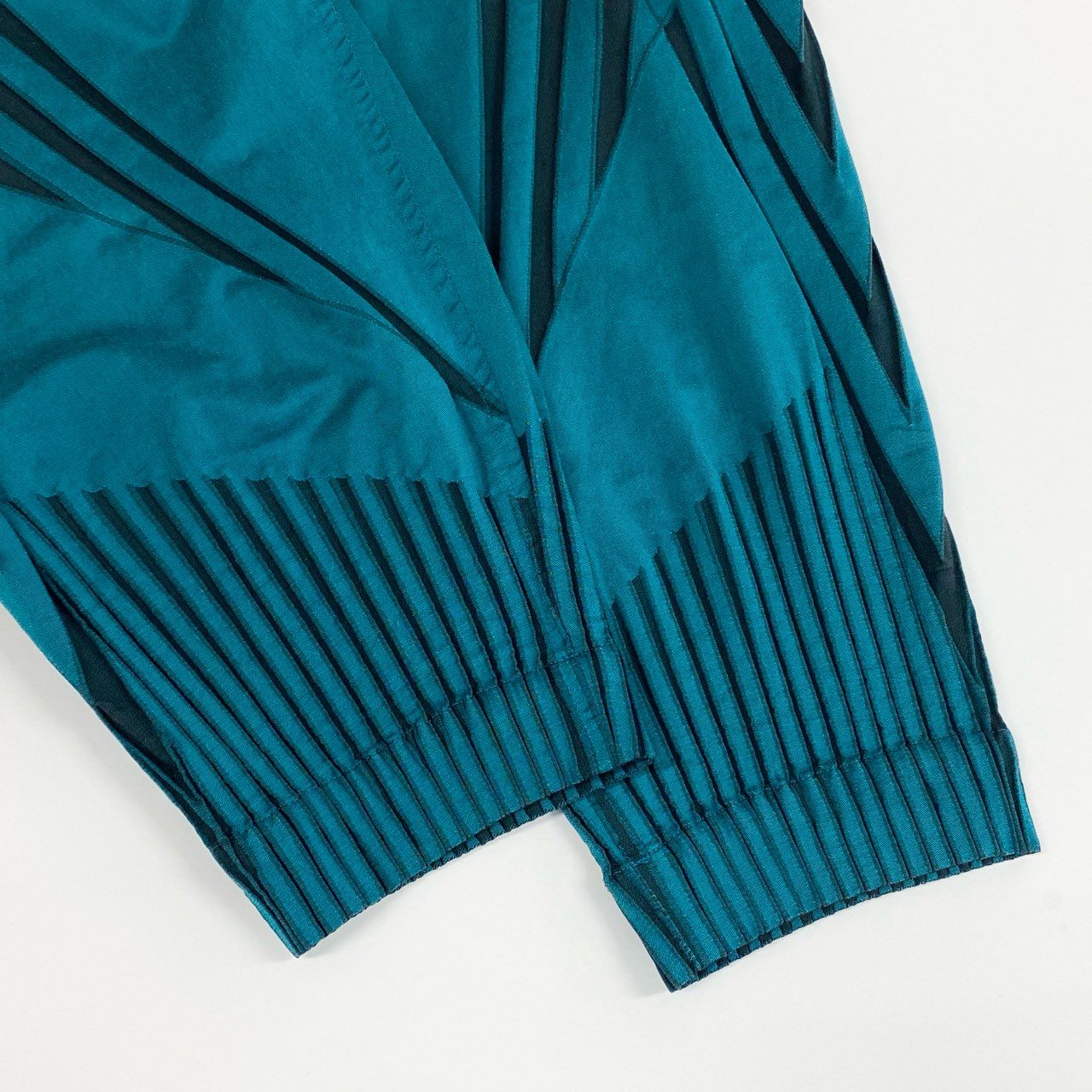 12i25 A-POC ABLE ISSEY MIYAKE イッセイミヤケ クロップドパンツ テーパードパンツ エイポック エイブル サイズ2 グリーン メンズu02t