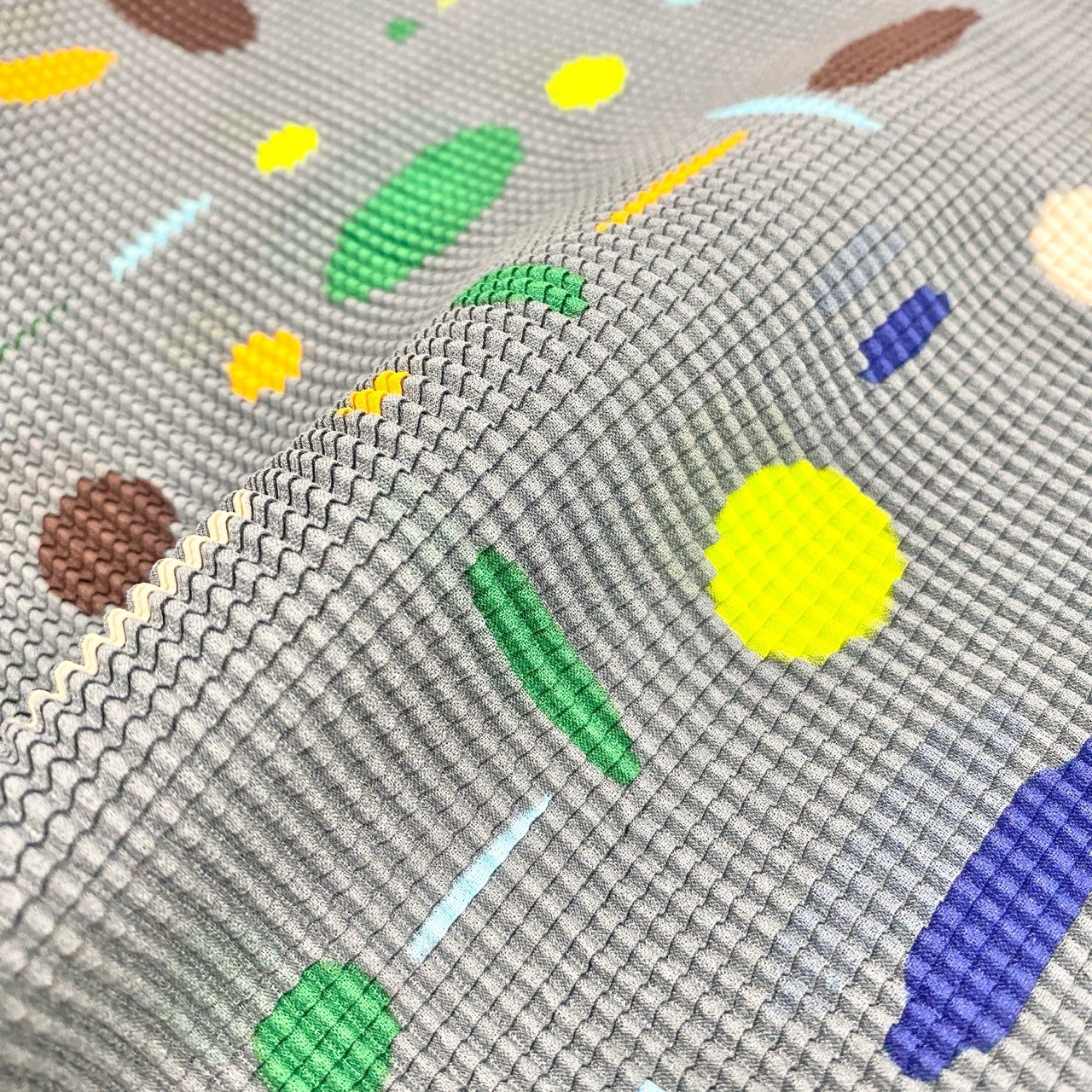 5i12 me ISSEY MIYAKE ミー イッセイミヤケ グラフィックプリント ハイネック半袖カットソー トップス  MI33FK313 グレー マルチカラー レディースo07t