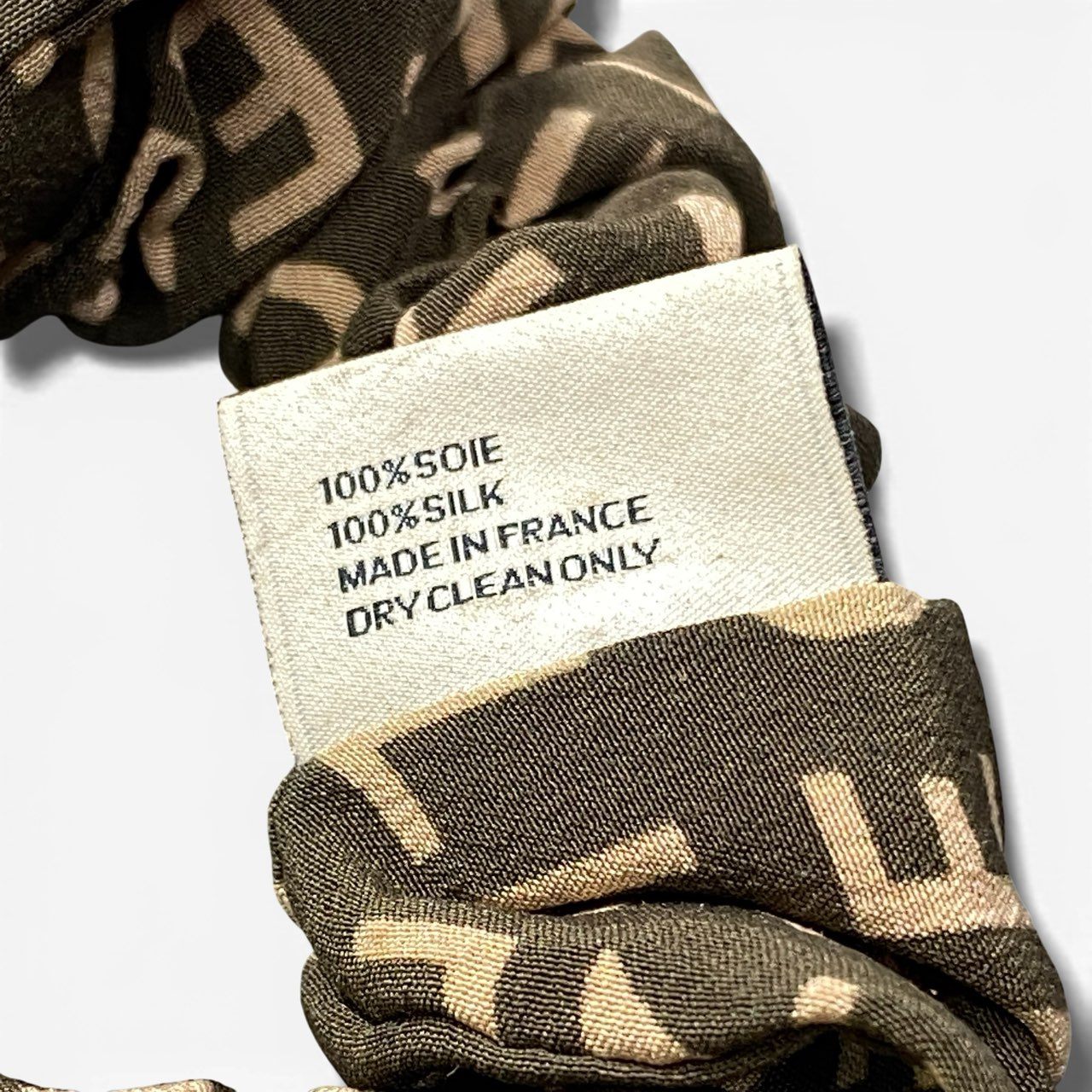 b2 CELINE セリーヌ ロゴ シュシュ ヘアアクセサリー トリオンフ ゴールド金具 グリーン シルク フランス製ta1