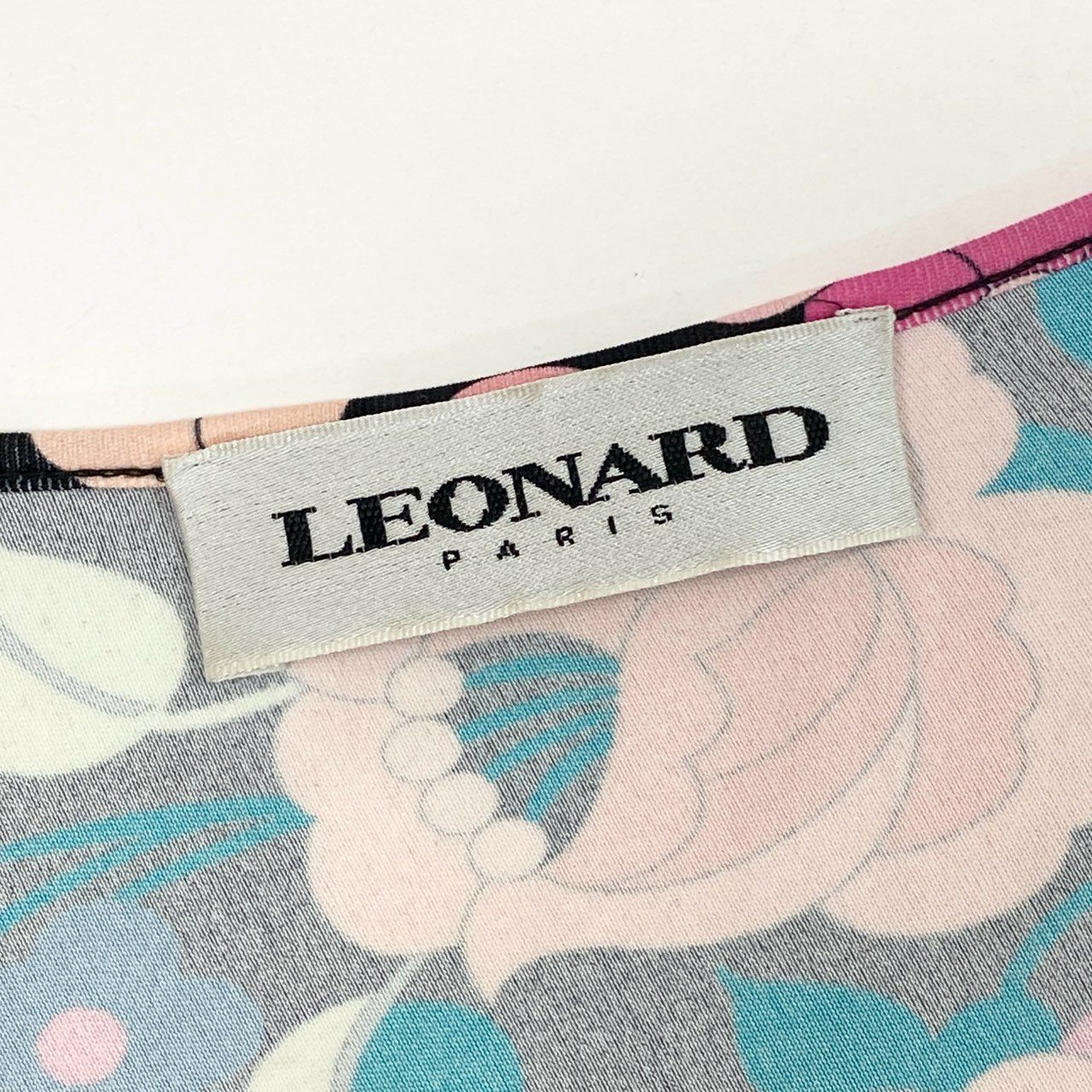 85i12 LEONARD PARIS レオナール インポートライン カシュクール カットソー ブラウス トップス 美しいプリント マルチカラー レディースu02t