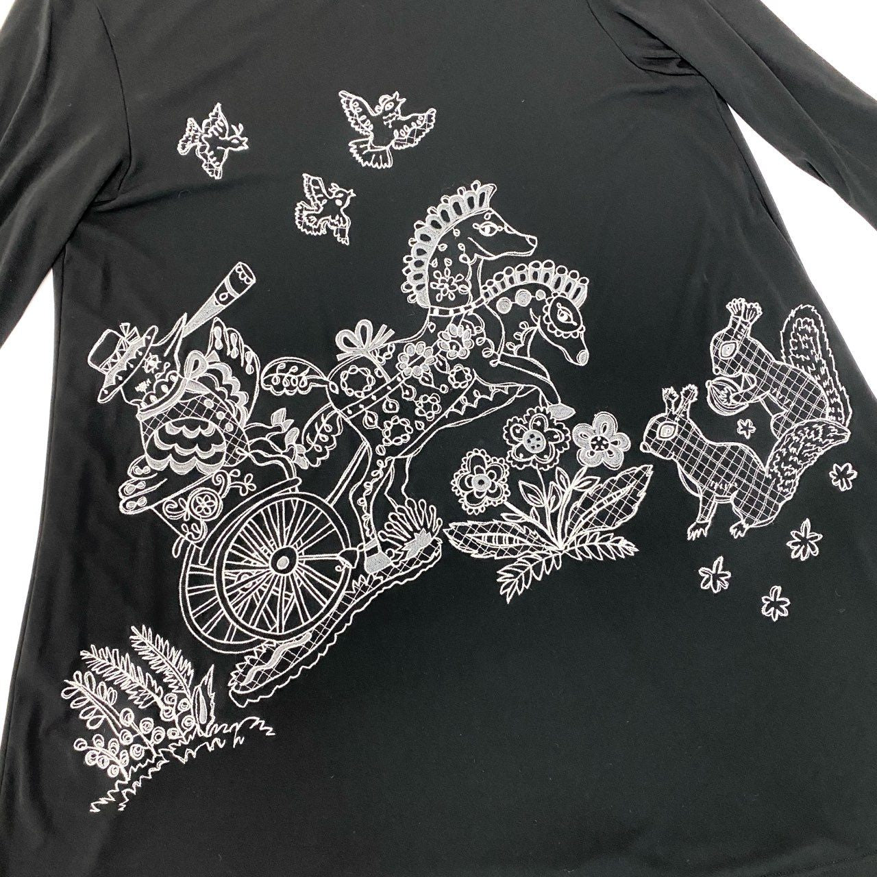 38c2 TOKUKO 1er VOL トクコプルミエヴォル チュニックカットソー フレア レーススリーブ 花柄 アニマル 刺繍 ストレッチ レディース 女性服 サイズ9 ブラックu02t