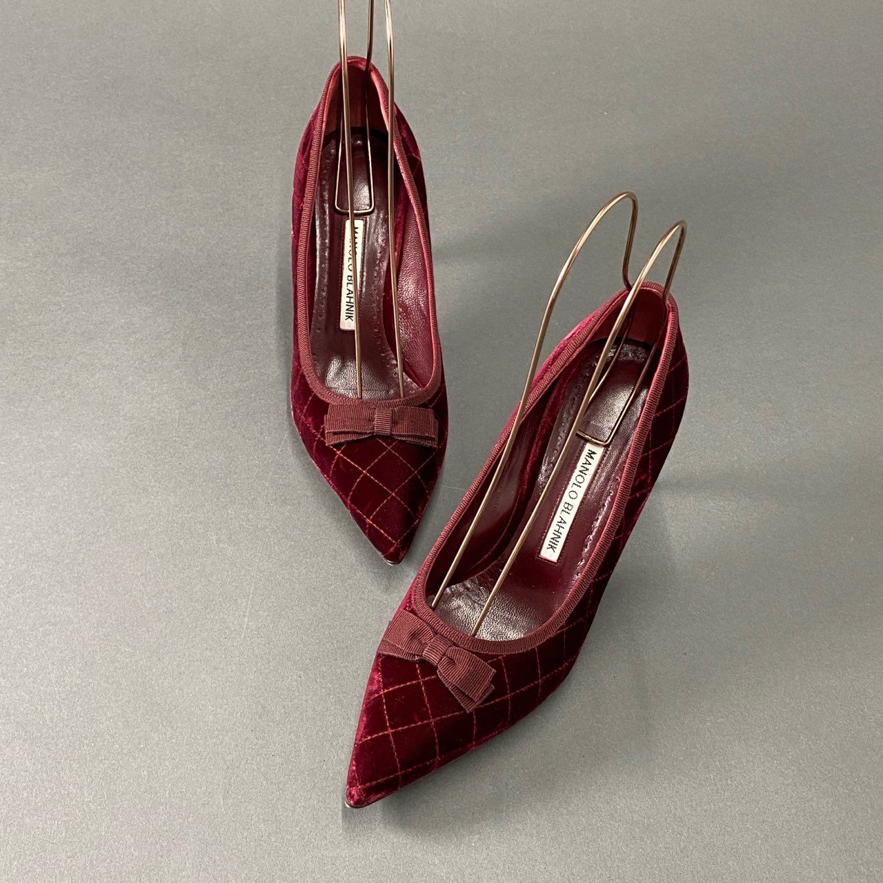 1h2 MANOLO BLAHNIK マノロブラニク ベルベット リボンパンプス 38 1/2 ワインレッド ベロア シューズ イタリア製