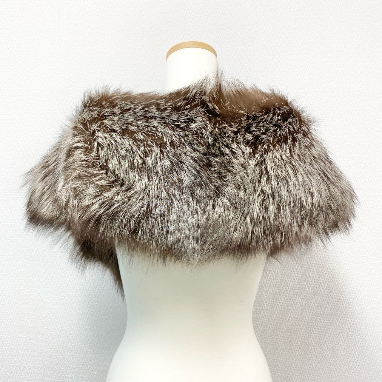 86j23 最高級毛皮 シルバーフォックス 毛皮マフラー ティペット 衿巻き ブラウン系 フォックスファー レディース ボリューム◎u02t