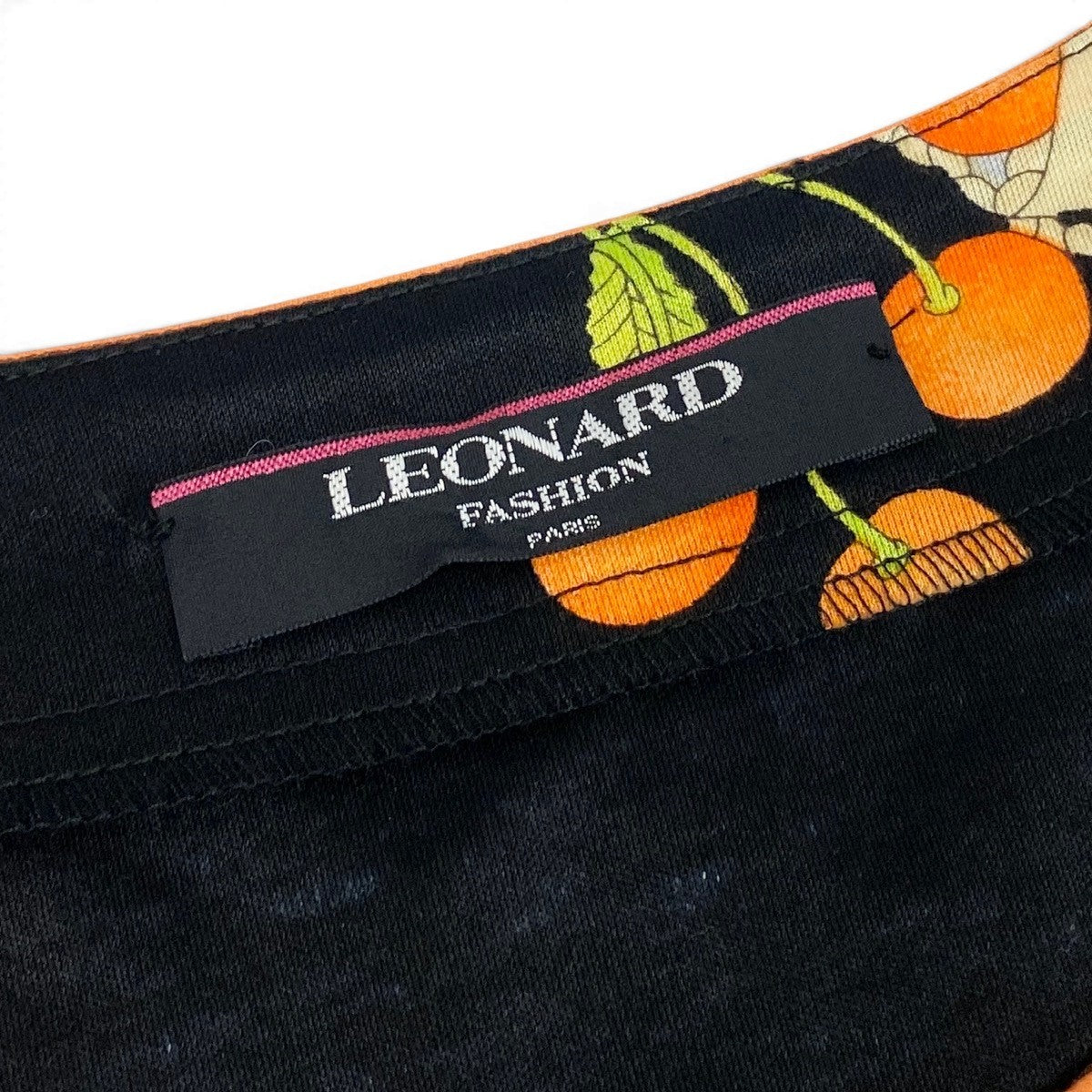 73f9【美品】 LEONARD FASHION レオナール ノーカラージャケット 七分袖カーディガン 金ボタン 美しい花柄プリント サイズL ブラック コットン100％ レディース 女性服u02t