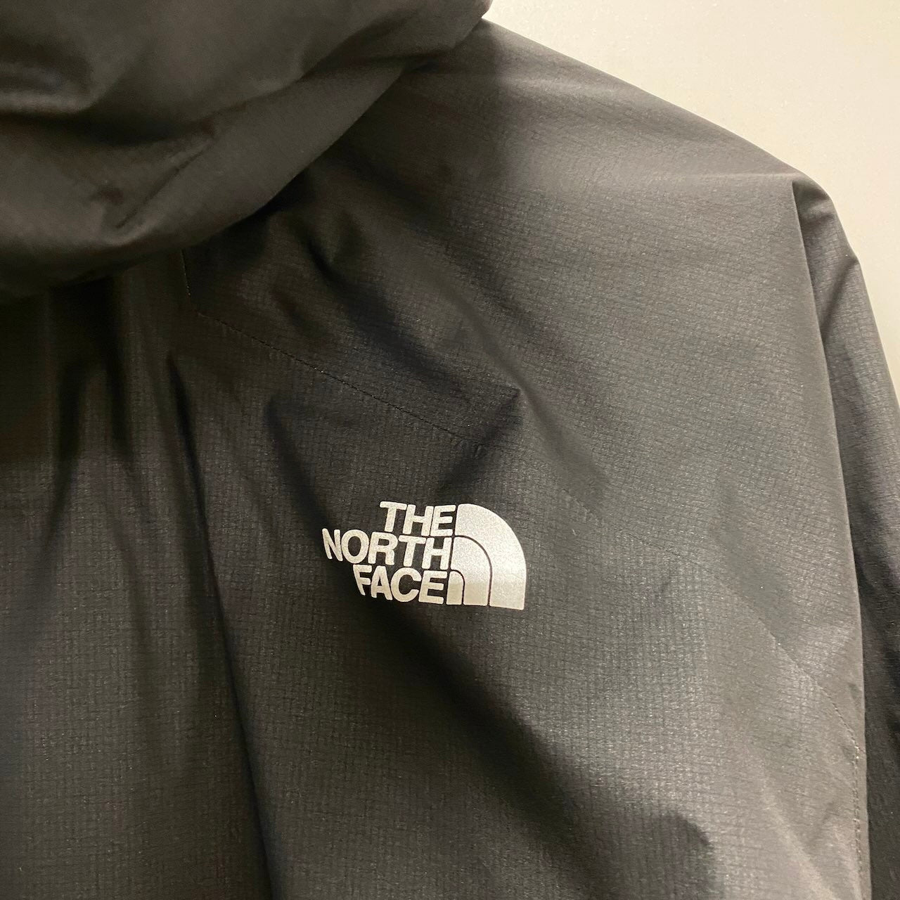 73e15 THE NORTH FACE ザノースフェイス トレイルランニング ジャケット エンデュランスフーディ NP11975 Mサイズ ブラック レッド ナイロン100％ メンズ 男性用t18r