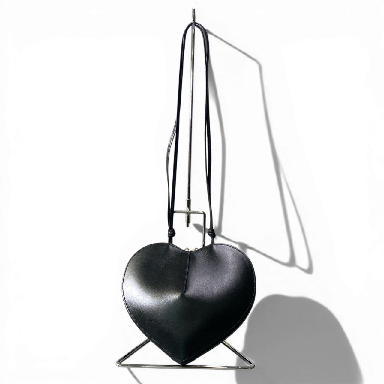 c23 【美品】ALAIA アライア ハート ル クールショルダーバッグ レディース ブラック レザー レディース バッグk02i