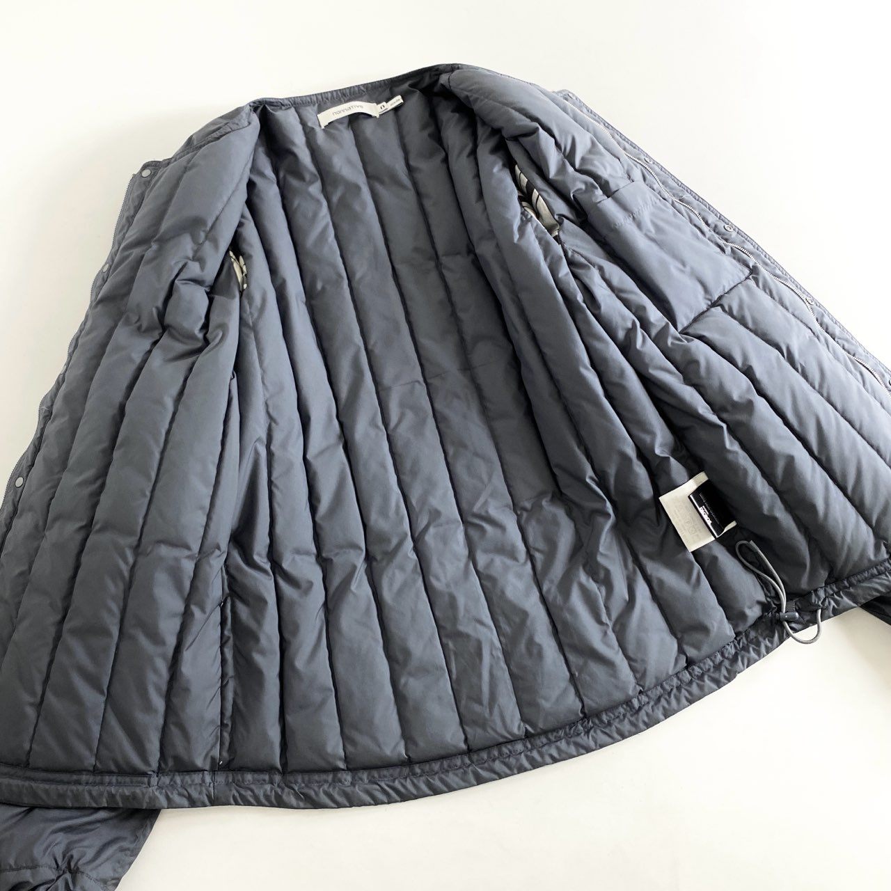 80h12 nonnative. ノンネイティブ DWELLER DOWN BLOUSON POLY TAFFETA ノーカラーダウンジャケット NN-J2806 グレー 画像参照