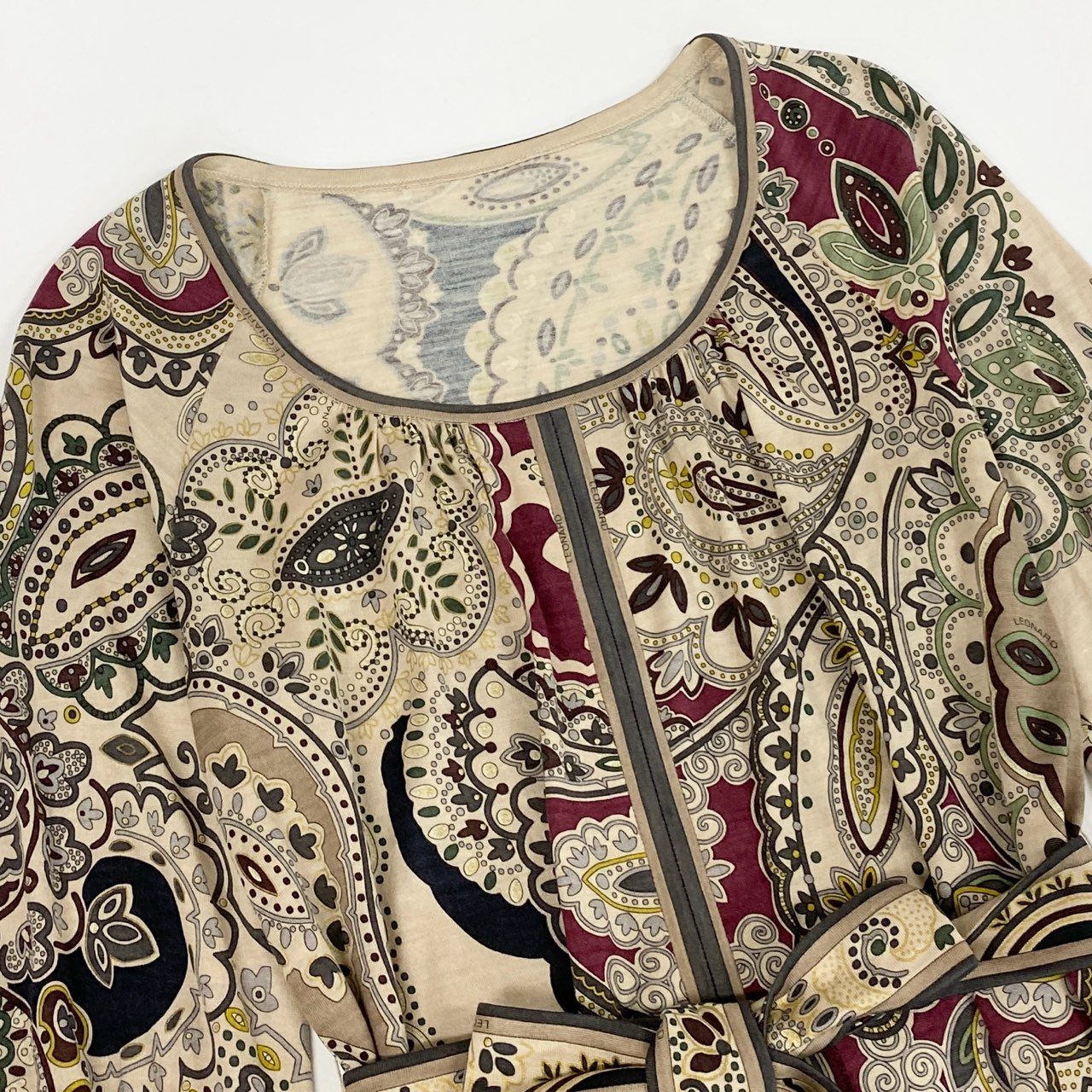 49L9 【美品】LEONARD レオナール 長袖ワンピース 膝丈ワンピース 総柄 ウエストリボン  Mサイズ マルチカラー レディースo07t