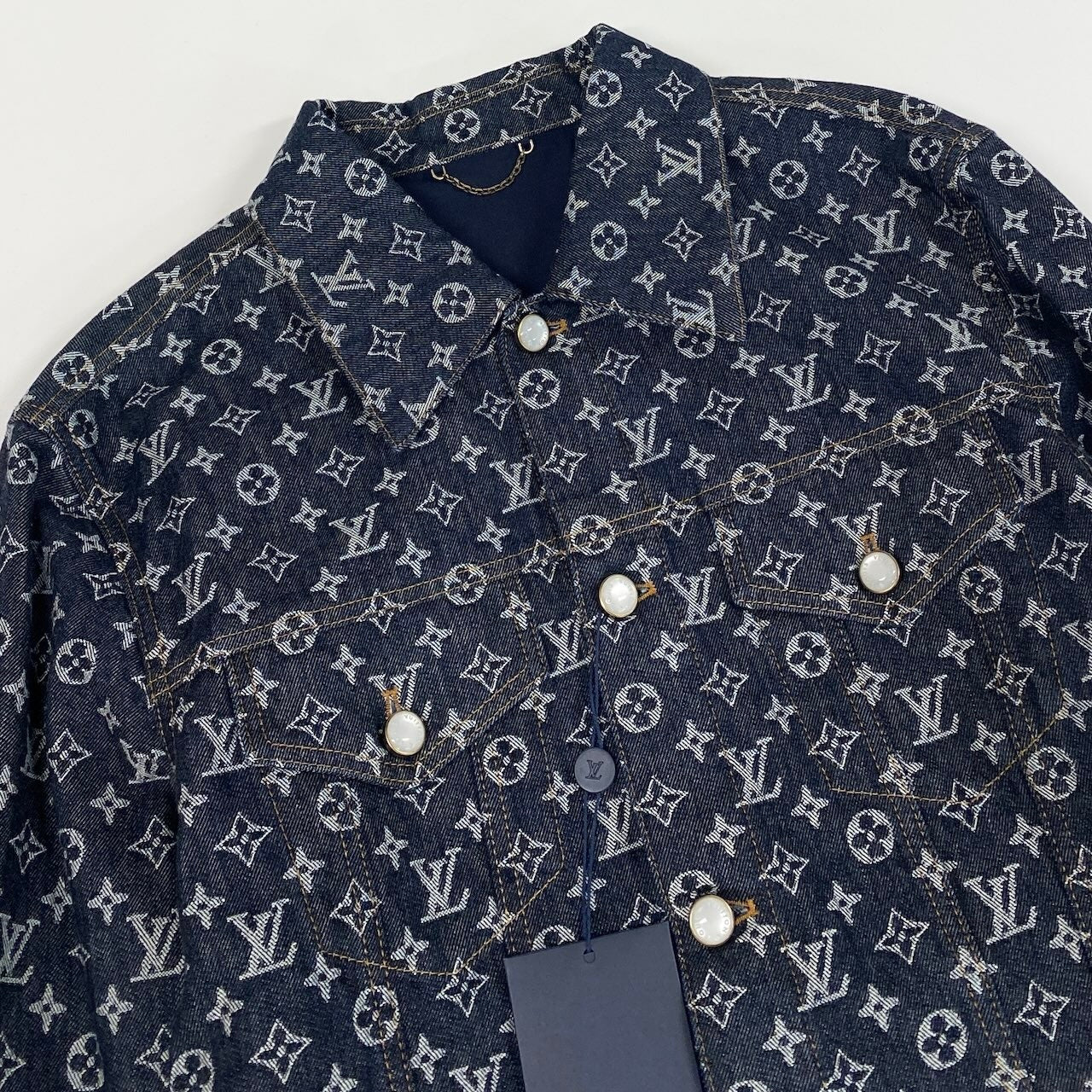 Id2 《未使用品》 LOUIS VUITTON ルイヴィトン 24AW モノグラム ジャガードデニムジャケット Monogram Jacquard Denim Jacket サイズ52 インディゴブルー タグ付t18r