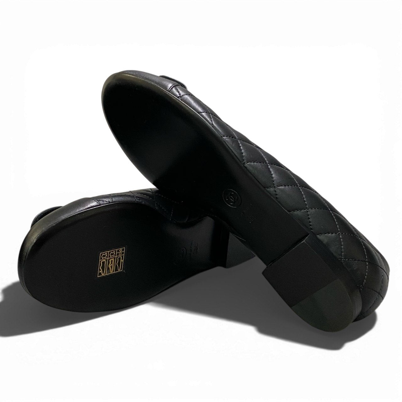 b13《極美品》 CHANEL シャネル 2024 COCOマーク パンプス マトラッセ ターンロック G45879 38 ブラック レザー レディースta1