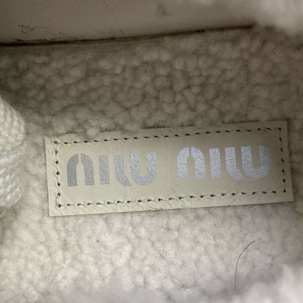 2i18 miu miu ミュウミュウ ロゴ入り ボア シアリング スニーカー レースアップ サイズ39 クリーム レディースk02i