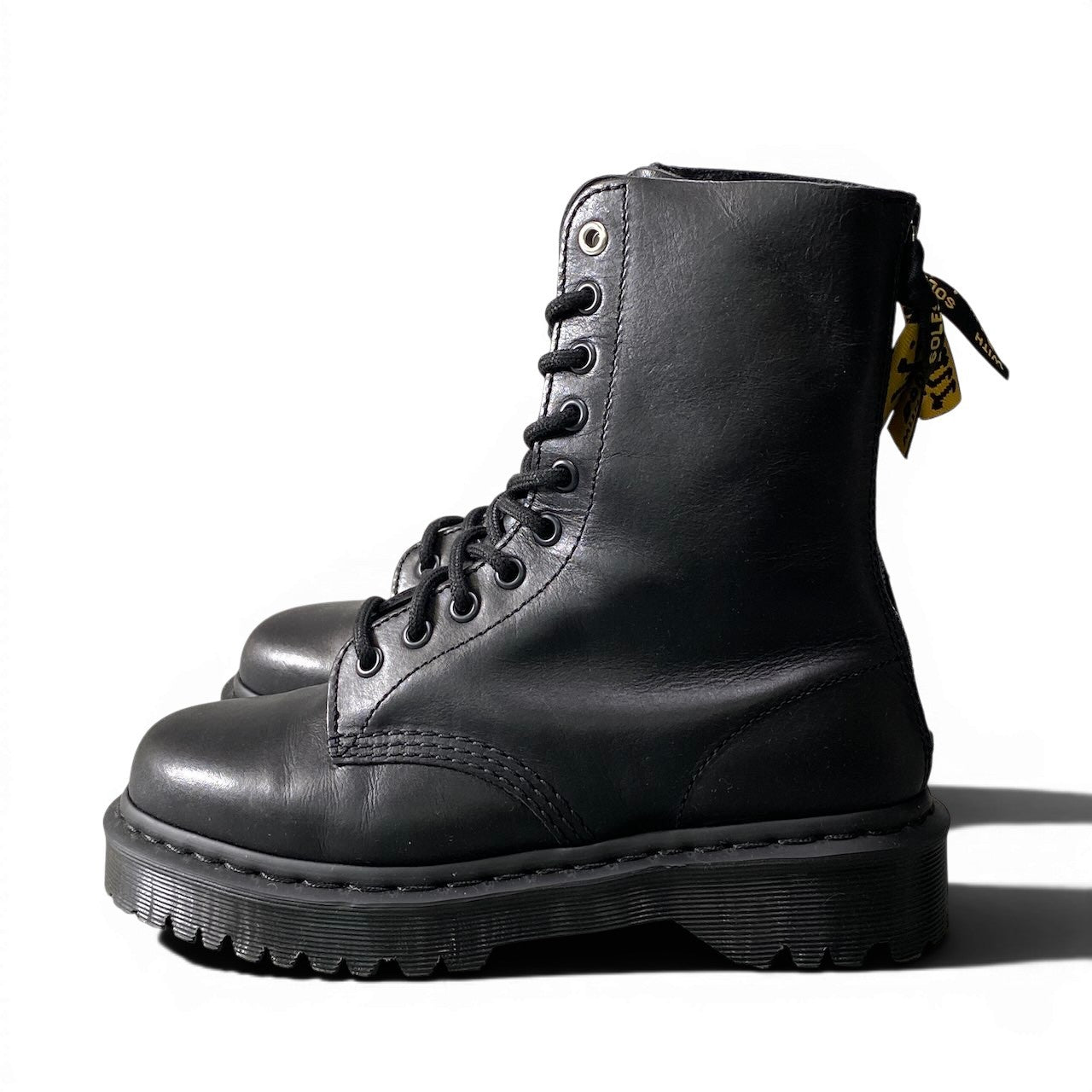 4e21 Y’s x Dr. Martens ワイズ ドクターマーチン コラボシューズ レザーブーツ ハイカットシューズ レースアップ クラシックカーフレザー ユニセックス メンズ 男性用 32228001 UK5 ブラックo07t