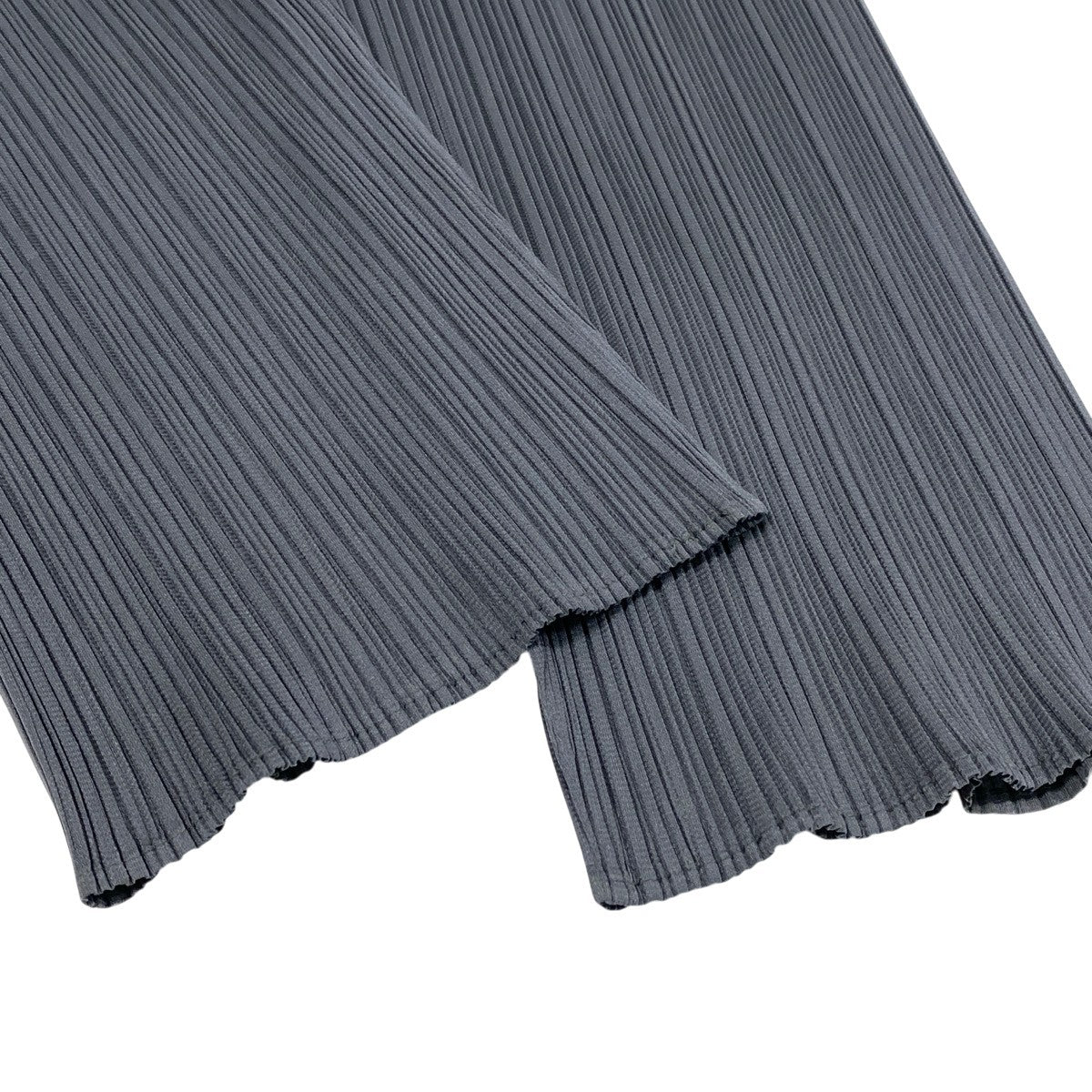 j19 ISSEY MIYAKE プリーツパンツ ボトムス 日本製 PP05-JF609 Mサイズ グレー ポリエステル100％ レディース 女性用u02t