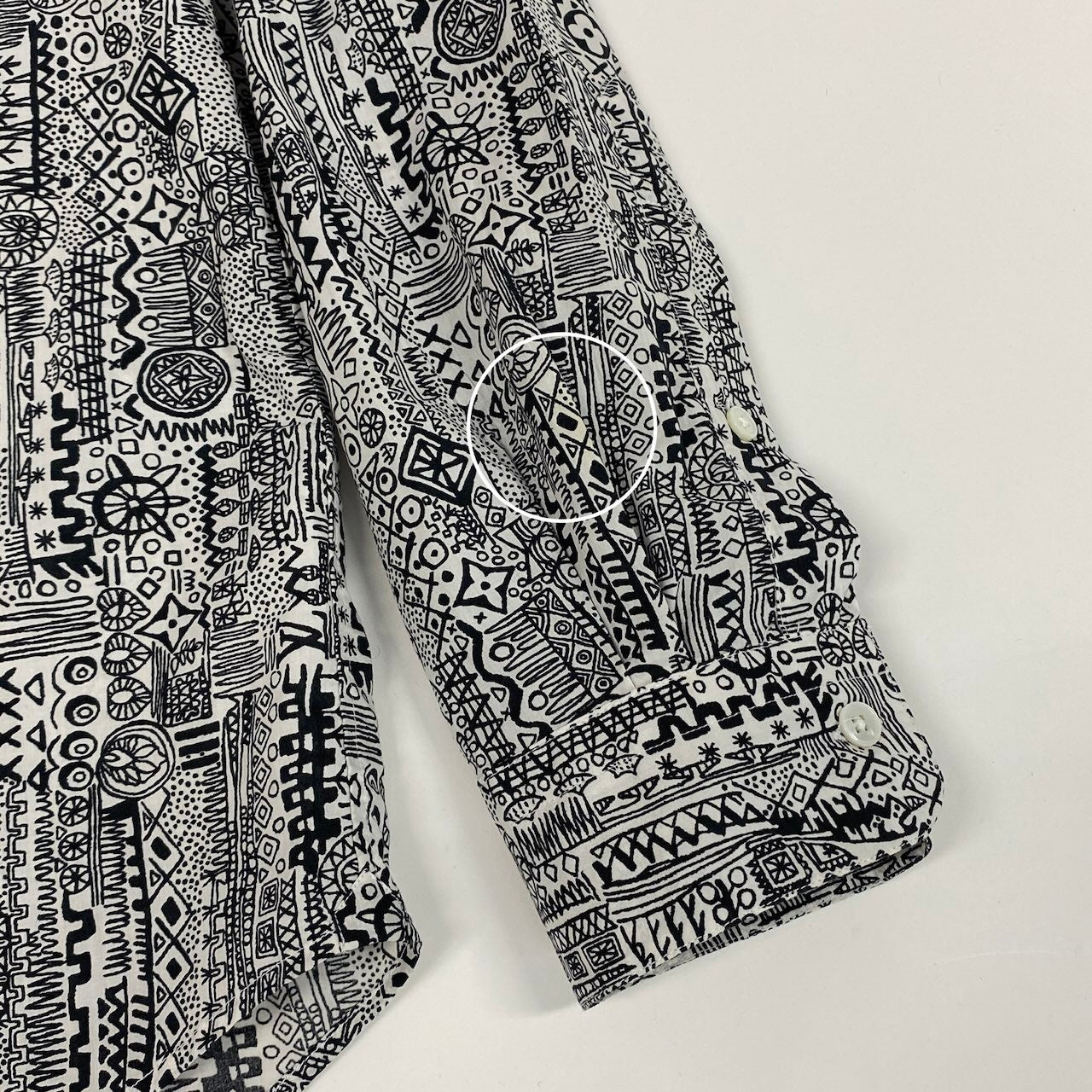 23e14 LOUIS VUITTON ルイヴィトン 長袖コットンシャツ  総柄 イタリア製 Mサイズ ホワイト ブラック コットン100％ メンズ 男性用u02t